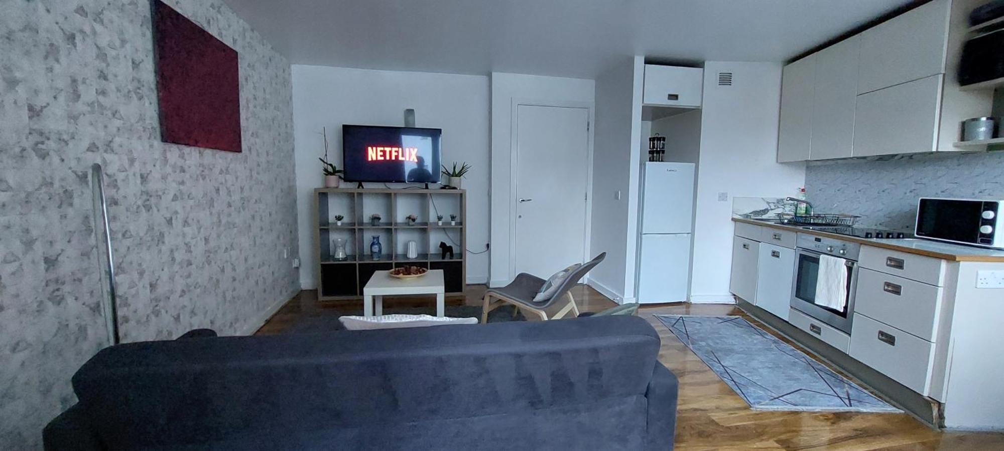 Charming 1bdr Serviced Condo! 4 Guests Pool N Free Parking Appartamento Londra