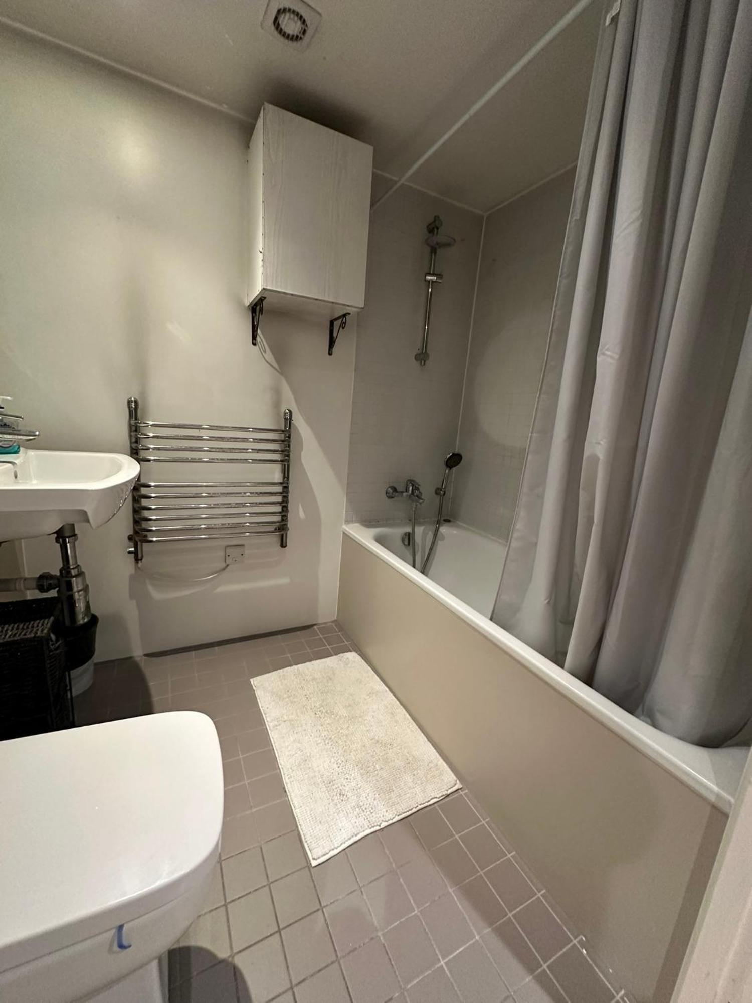 Charming 1bdr Serviced Condo! 4 Guests Pool N Free Parking Appartamento